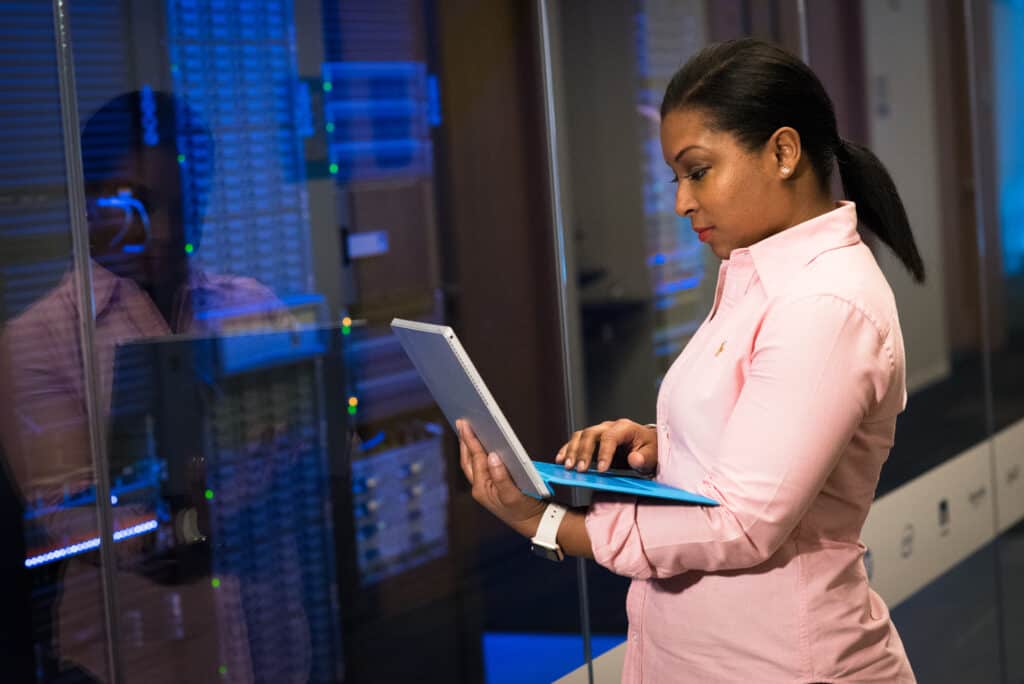 Woman getting into BIOS on an HP laptop